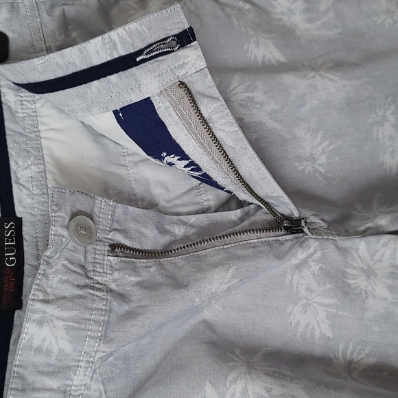 Guess Men's Light Grey Summer Shorts(Sz 32) - Picture 5 of 15